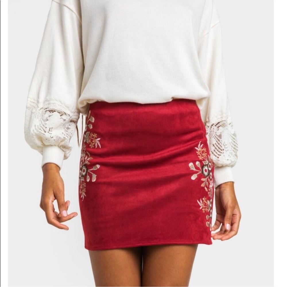 Francesca’s mi ami Embroidered Mini Burgundy Skirt size L